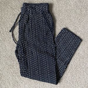 Old Navy Black and White Linen Blend Plants